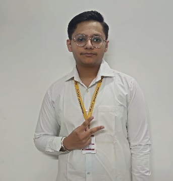 A person wearing a white shirt and glassesAI-generated content may be incorrect.